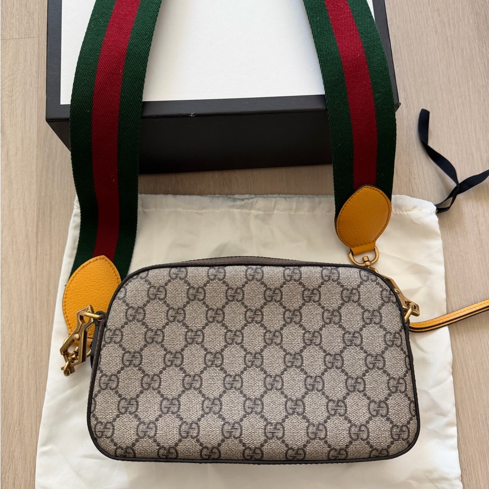 Gucci GG Supreme Crossbody Bag - Picture 6 of 9